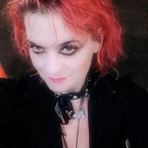 Meet your Posher, Monique